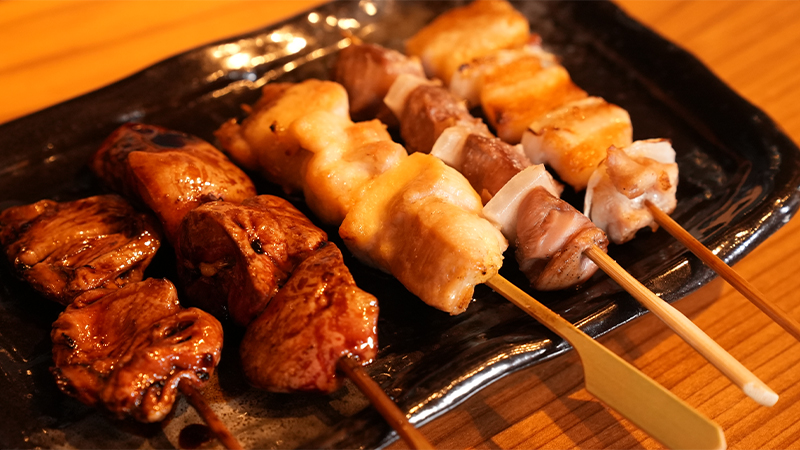 新鮮な朝びき鶏を使用